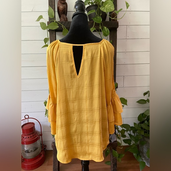BCX: Cold Shoulder Blouse - Picture 9 of 17
